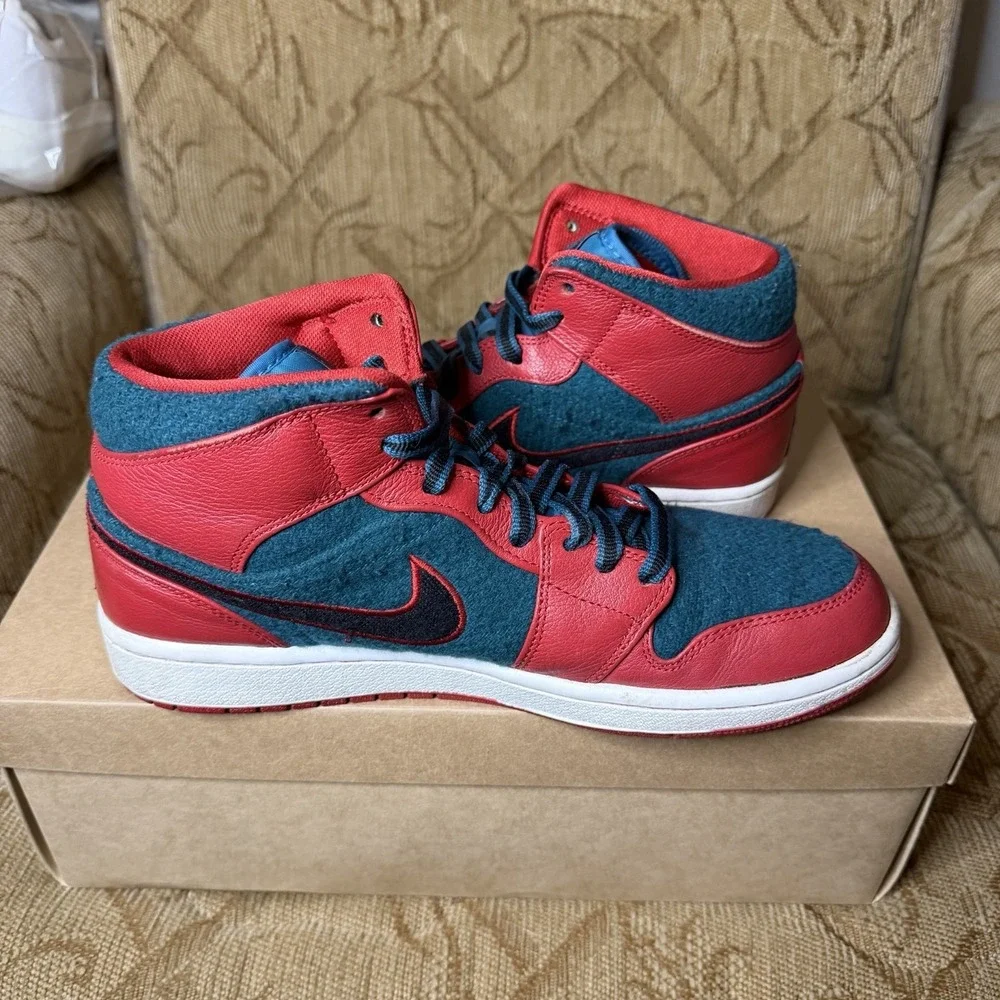 Rare 2013 Nike Air Jordan 1 Mid Retro Gym Red Dark Sea Size 9 Red Green Clean!‎